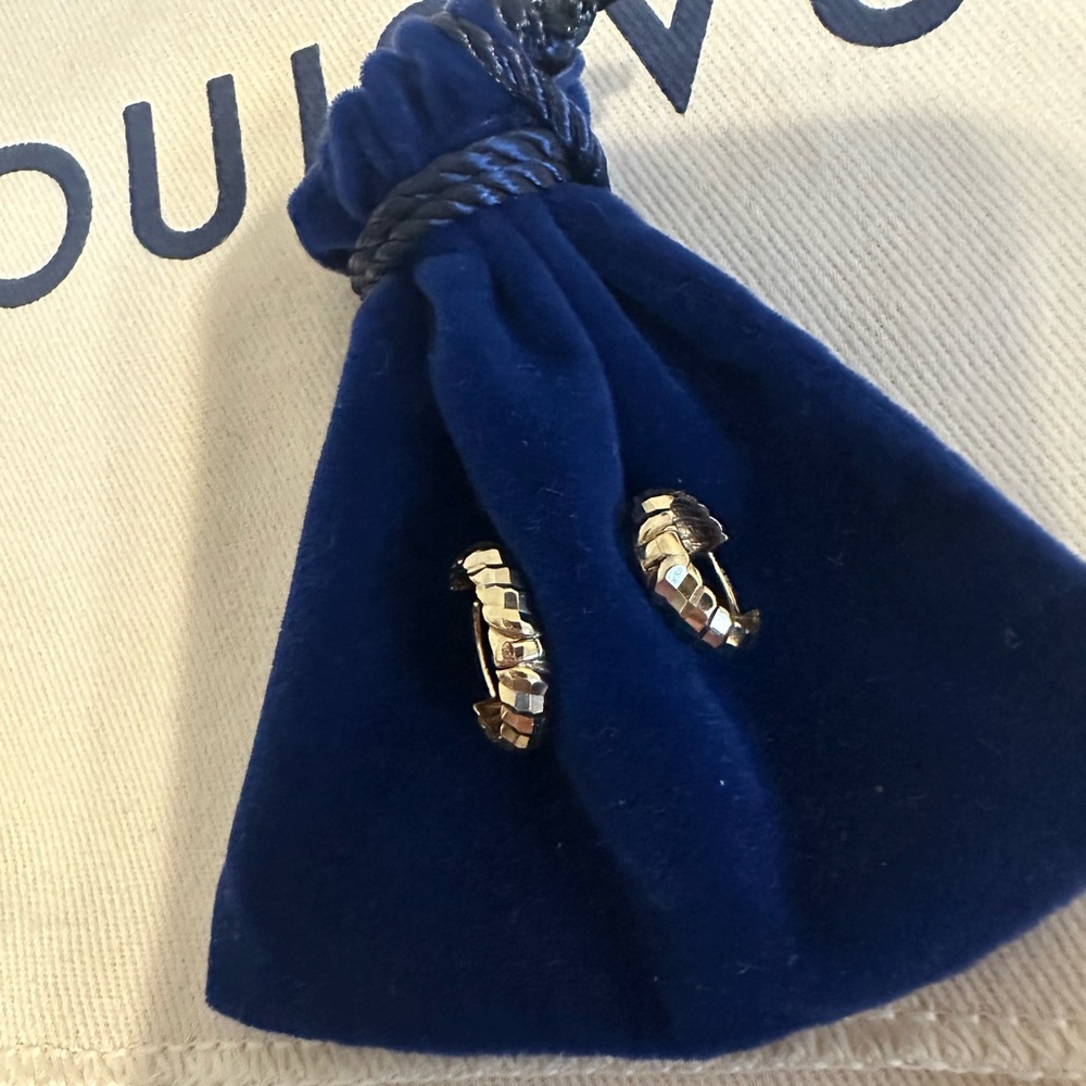 Like New! 14kt Gold diamond cut Hoop Earrings - - Picture 3 of 11